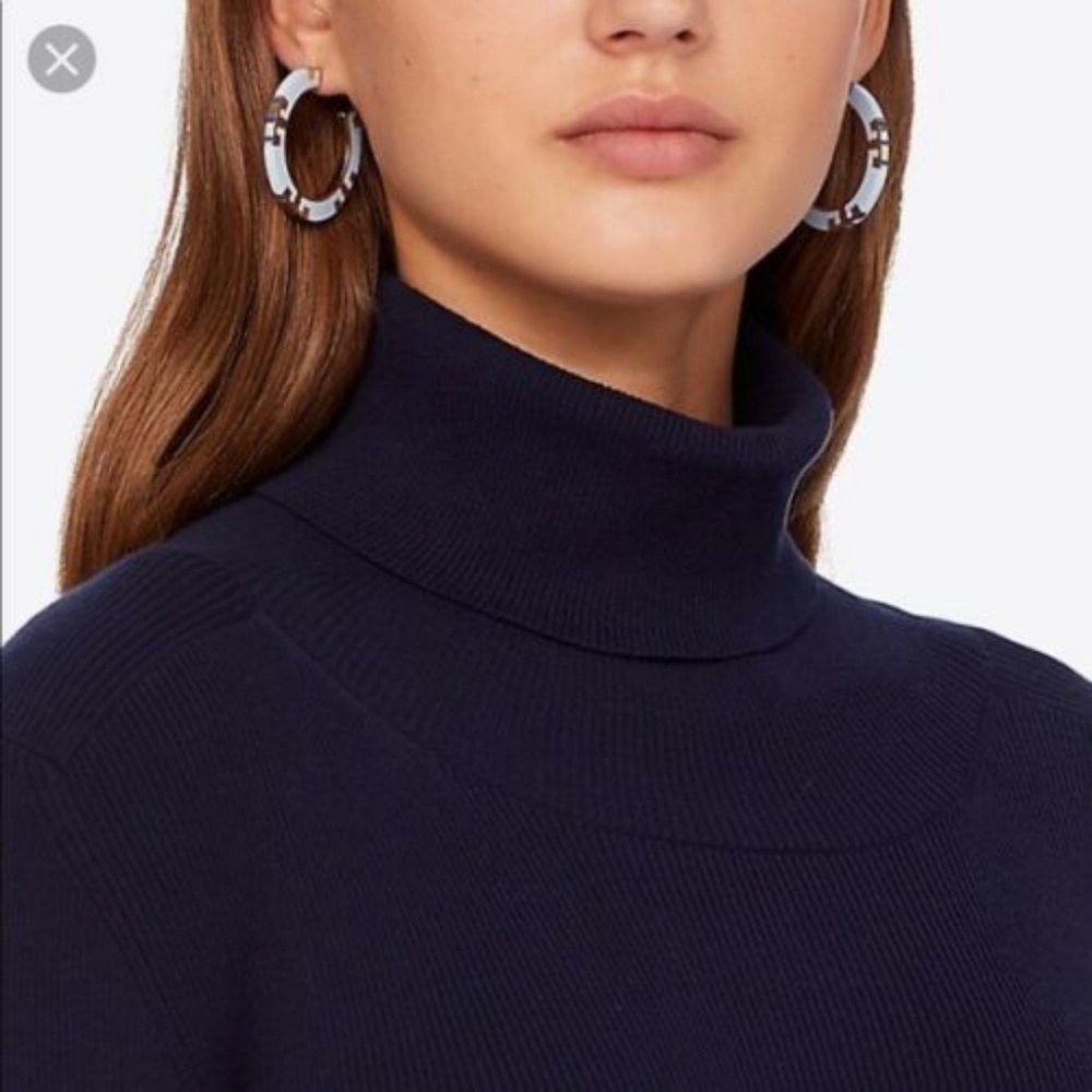 NWT TORY BURCH T-STRIPE IVORY GOLD HOOP EARRINGS - Picture 2 of 7